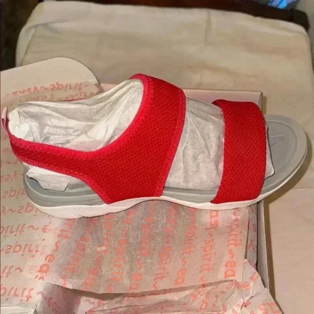 NEW IN BOX Easy Spirit 8M Elise Red/Orange Women's Sandals COMFY & cute!!